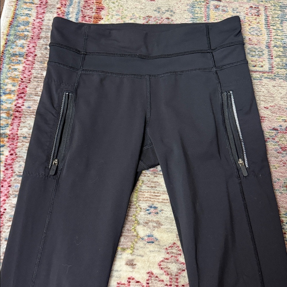 Lululemon size 4 Black Active Zip-Pocket Leggings - Picture 3 of 8